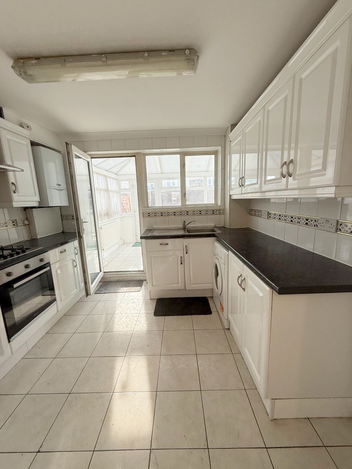 Spacious Double Room in Stratford 